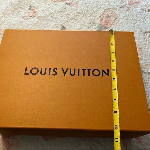 Medium/large Louis Vuitton gift box - Picture 4 of 5